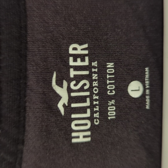 Plain Hollister Tee - Picture 2 of 3